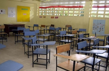 Detienen a profesor de bachillerato por vender resultados de exámenes por Whatsapp