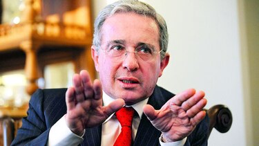 Acusan a funcionaros clave del expresidente colombiano Álvaro Uribe