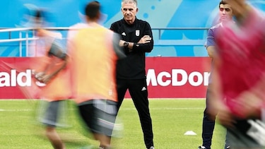 Sin súper nombres, pero con actitud ante España: Queiroz