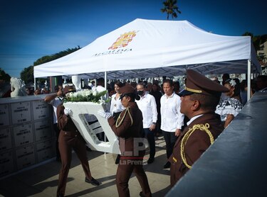 Romería al cementerio Amador marca el inicio de las festividades por el mes de la patria
