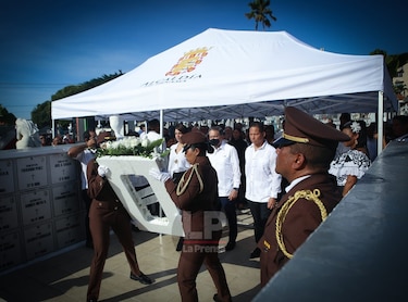 Romería al cementerio Amador marca el inicio de las festividades por el mes de la patria