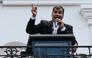 Presidente de Ecuador analiza consulta popular sobre polémicas leyes