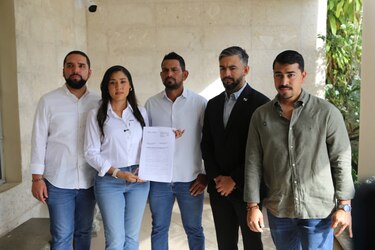 Vamos demanda ante la Corte el lema ‘con paso firme’ en las placas vehiculares 