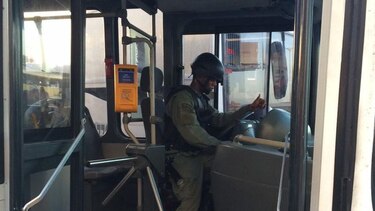 Operadores del Metro Bus cierran las vías Transístmica y Tumba Muerto; decretan paro de labores