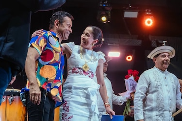 Samy y Sandra Sandoval reciben  galardón por preservar la música típica panameña 