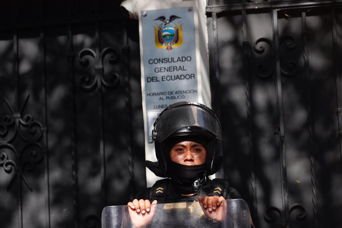 Estados Unidos condena el asalto a la Embajada de México en Ecuador y ...