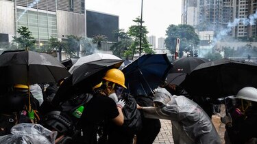 Policía disparó por primera vez en manifestaciones en Hong Kong