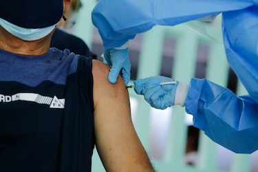 Comportamiento de la covid-19 determinará la aplicación anual de una dosis de refuerzo