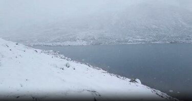(Actualizada: 4)Los esfuerzos para rescatar a cientos de personas que quedaron atrapadas en las laderas del monte Everest