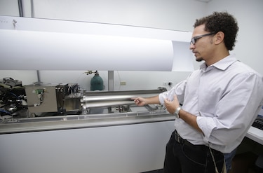 Sociedad internacional de ingenieros biomédicos distingue a  investigador de Indicasat Rolando Gittens