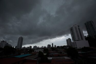 Emiten aviso de vigilancia a nivel nacional por lluvias; se espera la incursión de la onda tropical 37