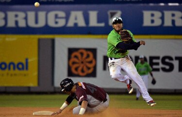 México vence a Venezuela y sigue invicto