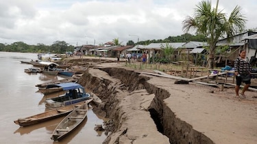Sube a dos muertos y 30 heridos balance por sismo de 8 grados en Perú