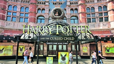 NUEVA OBRA DE ‘HARRY POTTER’ HECHIZA AL PÚBLICO