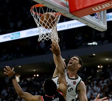Bucks pegan primero en noche mágica de López