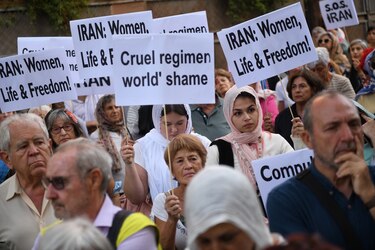 Irán suprime la policia de la moral, anuncia el fiscal general del país