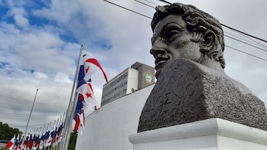 Los diputados suplentes siguen en la planilla legislativa, en abierto desafío al mandato de la Corte Suprema