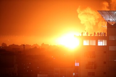 Israel bombardea Líbano en respuesta por los cohetes lanzados desde su territorio