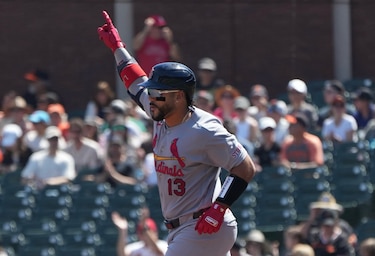 El panameño Leonardo Bernal sostiene su impacto y entra en la historia de los Cardenales de San Luis