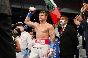 Saúl ‘Canelo’ Álvarez vence al turco Avni Yildirim y se cita con Billy Joe Saunders