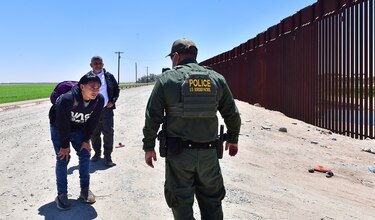 Juez de Estados Unidos mantiene medida sanitaria que restringe ingreso de migrantes