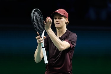 Sinner aplasta a un mermado Zverev y se cita con Auger-Aliassime en la final de París