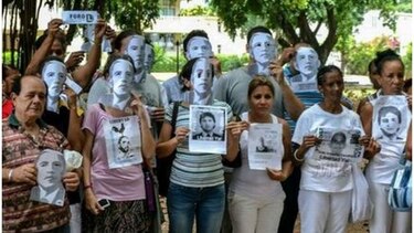 Arrestan a 90 opositores cubanos que protestaban con máscaras de Obama