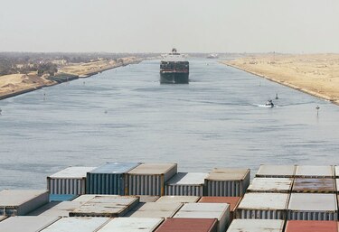 Egipto hace la primera prueba de pase por el nuevo Canal de Suez