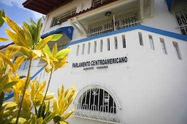 La carrera por la inmunidad: políticos se aferran al Parlacen