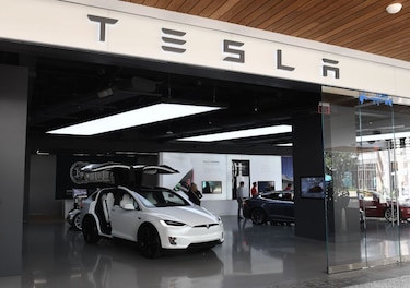 Tesla cae casi 20% en Wall Street tras fuerte subida 