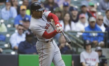 Con jonrón de Betts, Medias Rojas vencen a Cerveceros