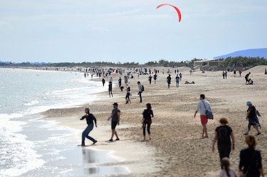 Francia vuelve a cerrar algunas playas al no respetarse normas de distanciamiento