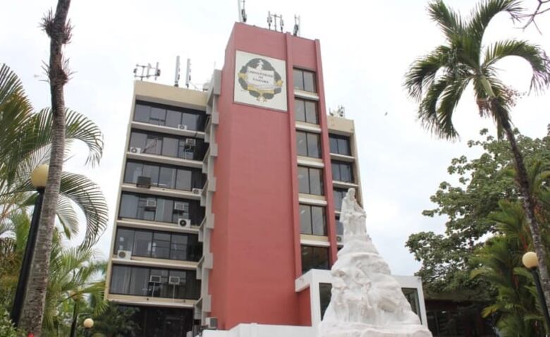 Contraloría aprieta control del gasto universitario; rector reclama celeridad en refrendos