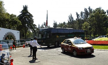 Peña Nieto recibe por primera vez a familias de los 43 estudiantes desaparecidos