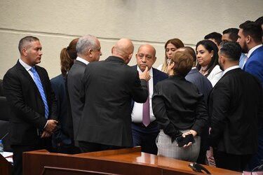 Controversia en la Asamblea por proyecto de ley que busca eliminar indemnizaciones a gerentes estatales