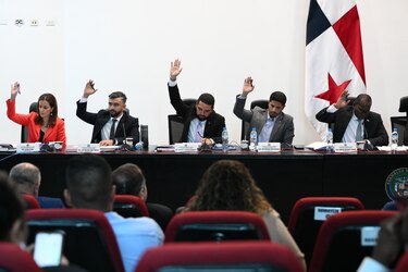 Minuto a minuto | Comisión excluye a Russo y Leblanc de la lista de candidatos a Defensor que será remitida al pleno