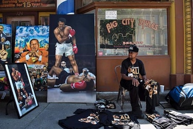 Último saludo para Muhammad Ali; bajo las flores y la gloria eterna