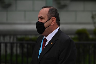 Presidente de Guatemala sale ileso en un ataque a tiros a su comitiva, según radio