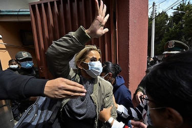 Expresidenta de Bolivia regresa a prisión tras realizarse estudios en un hospital