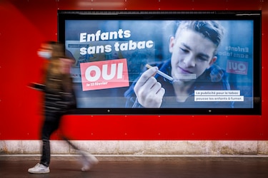 Suizos deciden limitar casi por completo publicidad del tabaco