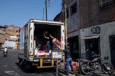 Un maestro venezolano necesita 29 veces su salario para alimentar a una familia