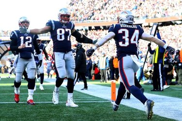 Patriots aplastan a Chargers y se citan con Chiefs