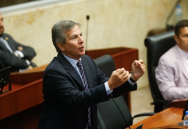 Reforma del reglamento interno: la gran promesa de Herrera, en manos de Castañeda