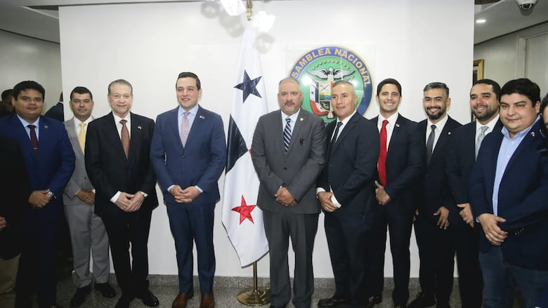 Embajador de Estados Unidos toma el desayuno chino con la diputada Patsy Lee