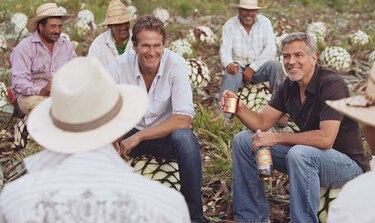 Licorera Diageo compra la marca de tequila de George Clooney por 1,000 millones de dólares