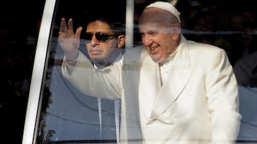 El papa llega a violento suburbio de Ciudad de México