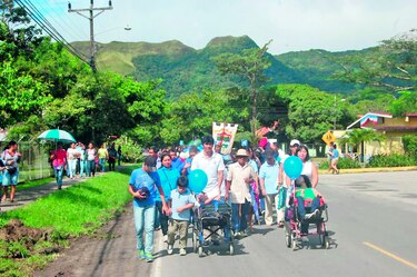 Alumnos con discapacidad piden centro para terapias