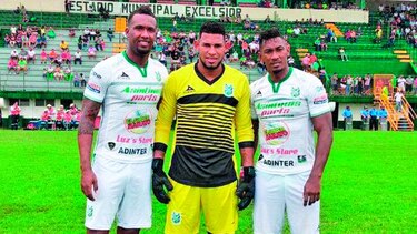 Jugadores panameños en la final de Honduras