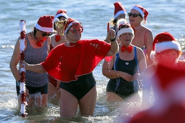 Tradicional baño navideño de Valras, al sur de Francia