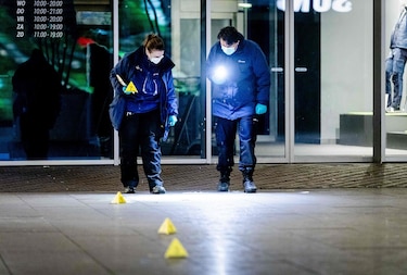 La policía holandesa sigue buscando al autor de los apuñalamientos en La Haya